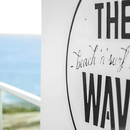 Hostel The Wave Beach & Surf Ericeira